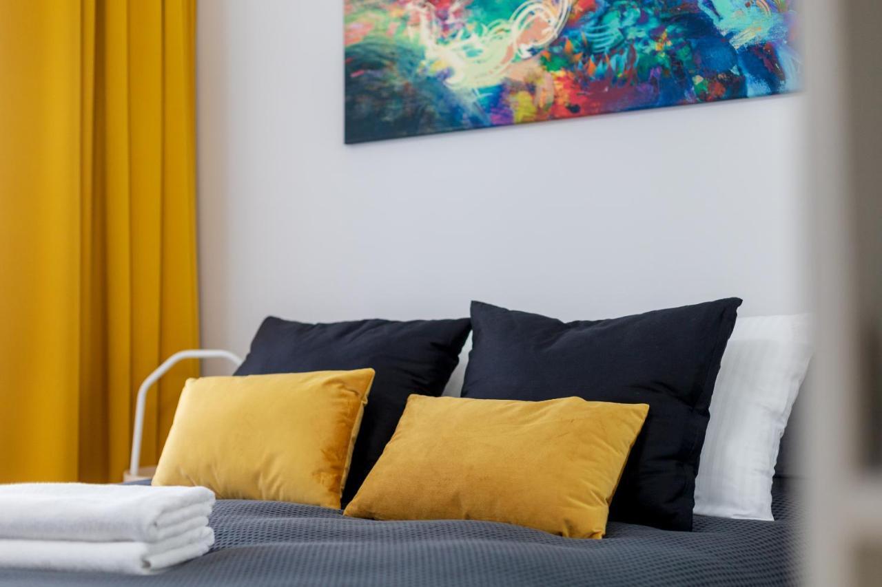 Yellow Sunset Studio Apartment Varşovia Exterior foto