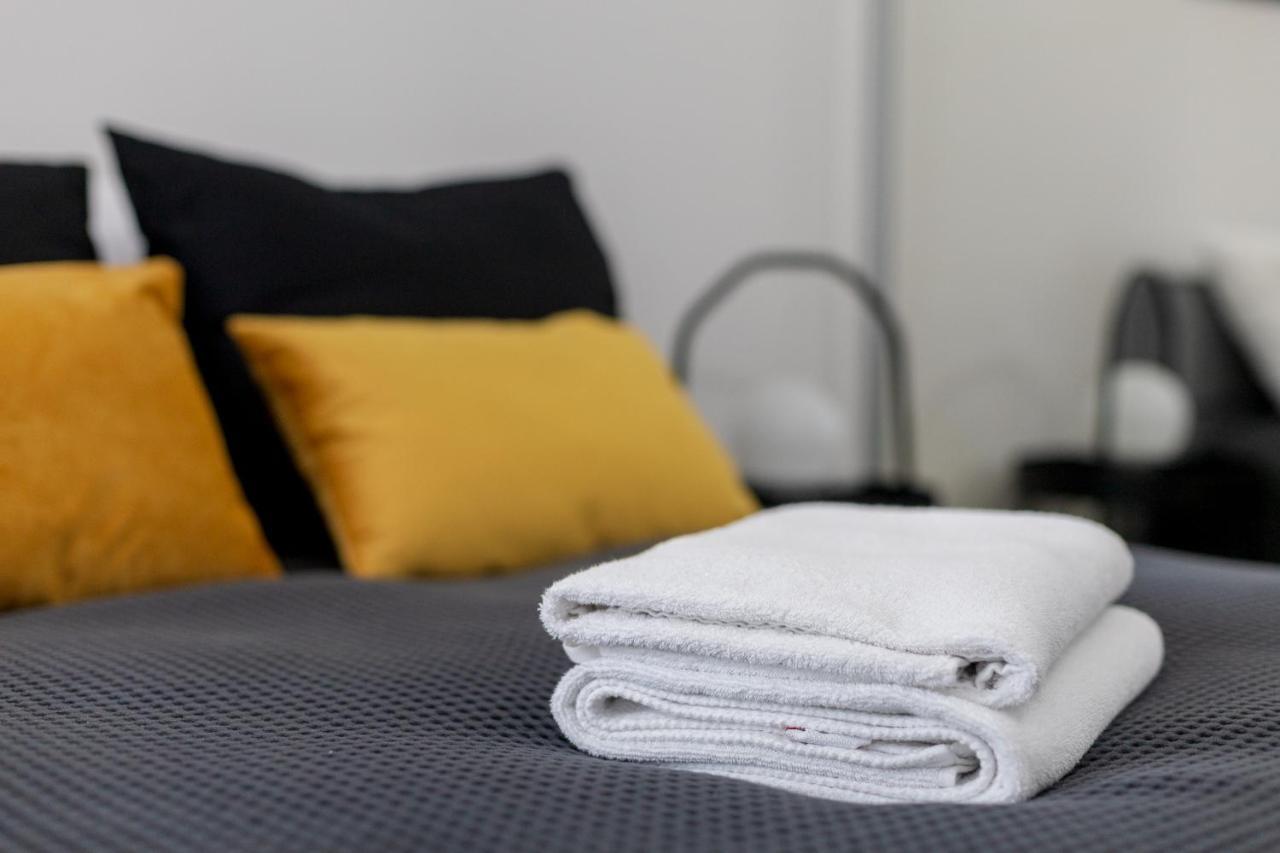 Yellow Sunset Studio Apartment Varşovia Exterior foto
