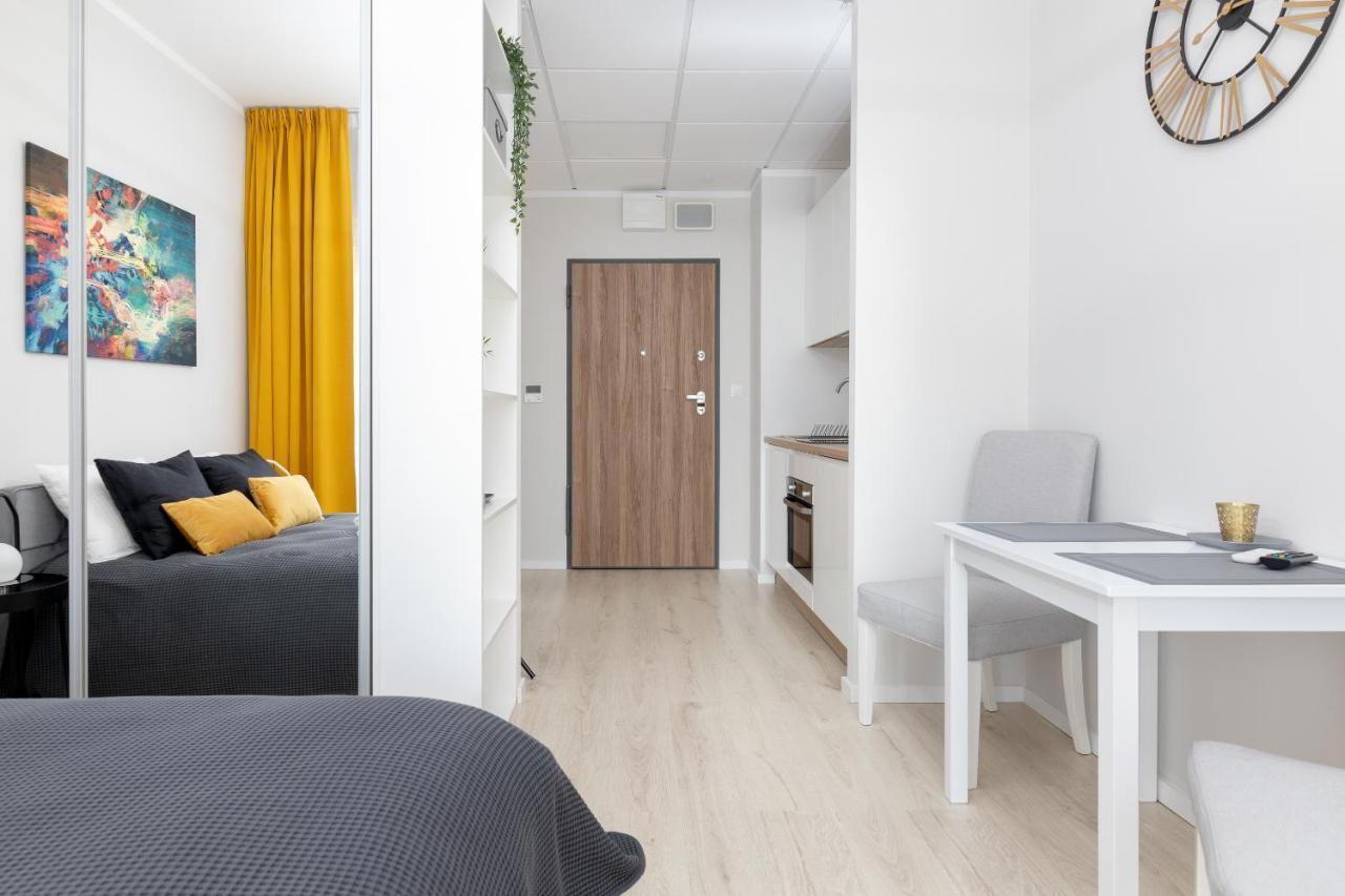 Yellow Sunset Studio Apartment Varşovia Exterior foto